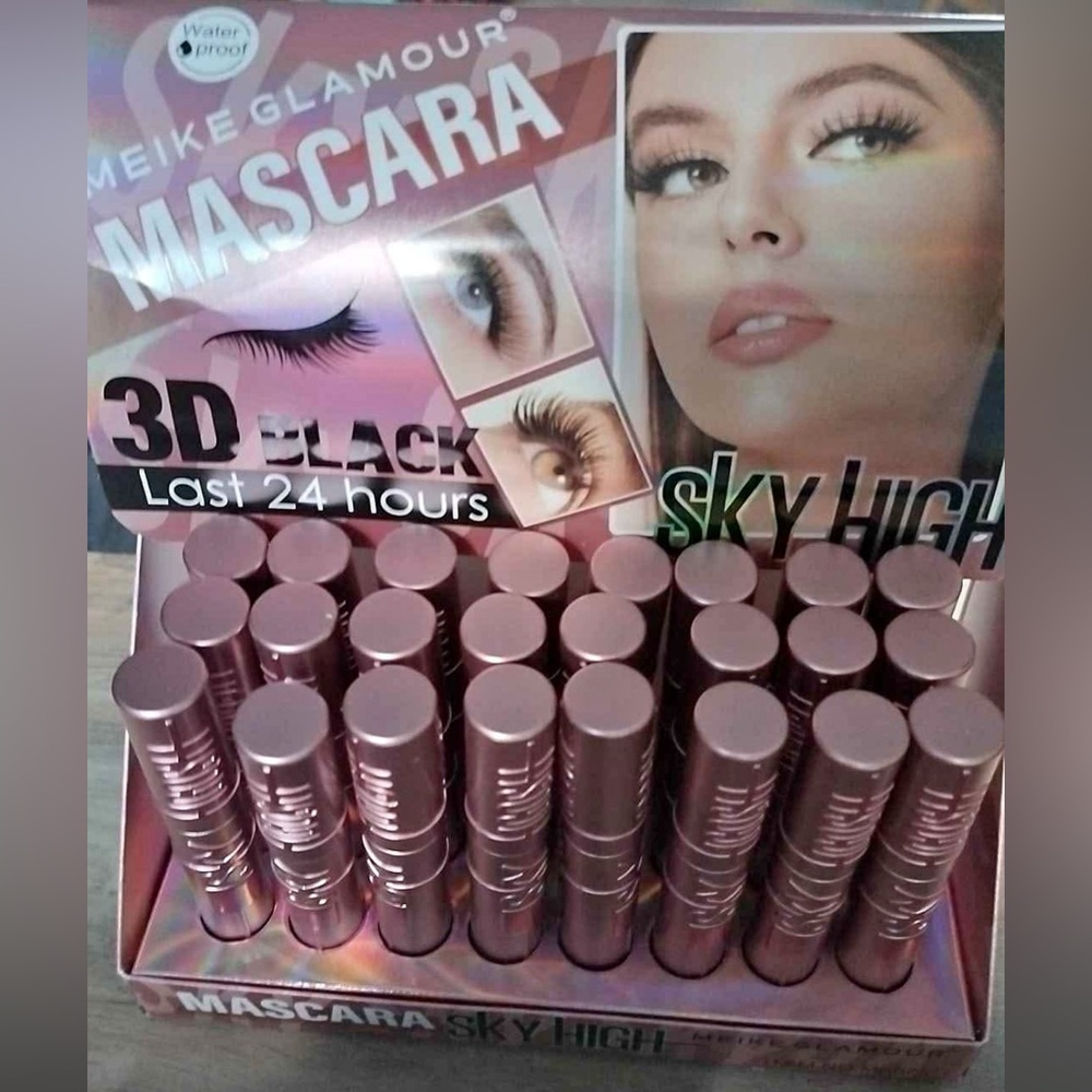 New Sky High Mascara 3D Black Last 24 hours.
